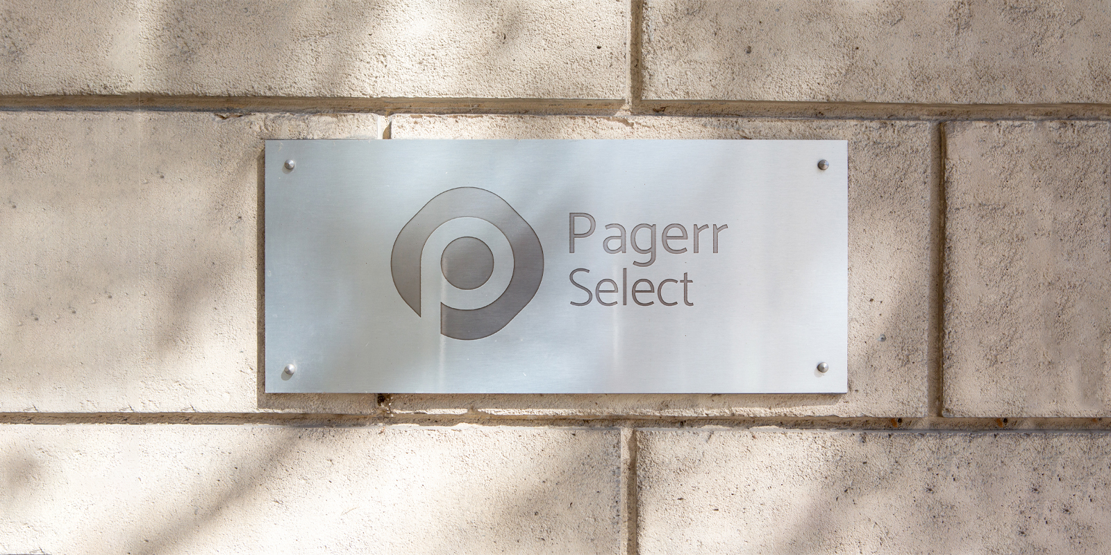 Metal wall labels in Barcelona - Print with Pagerr