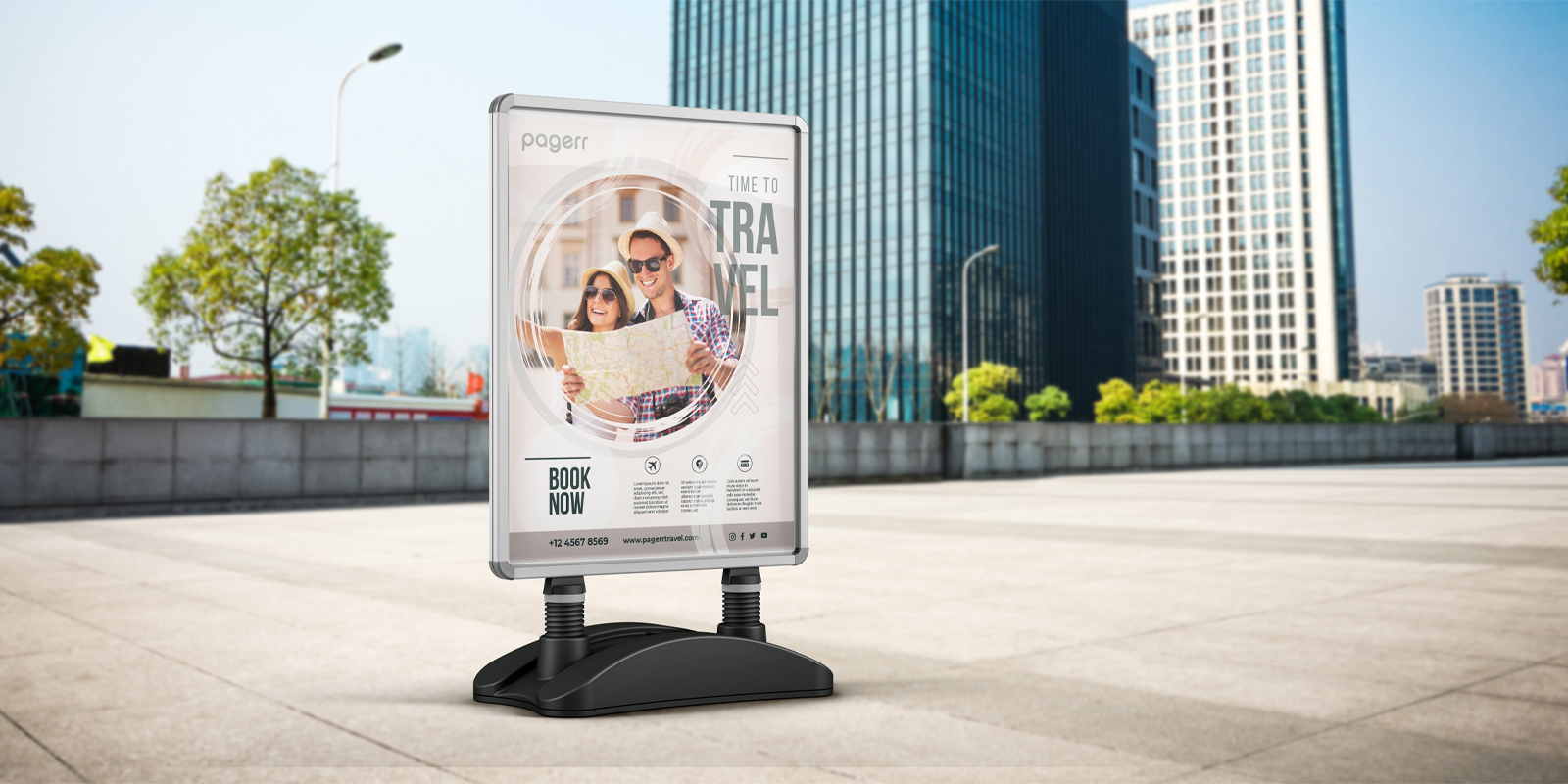 Pavement signs in Como - Print with Pagerr